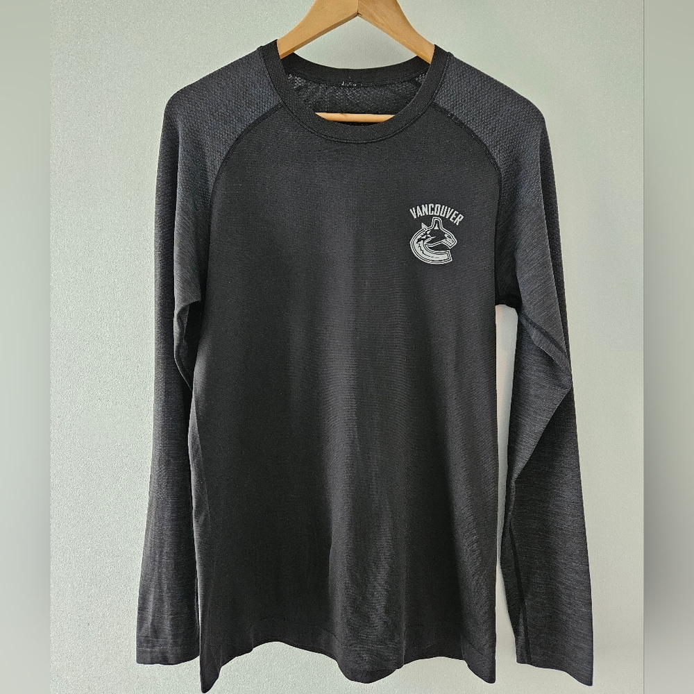 Lululemon Metal Vent LS Canucks S